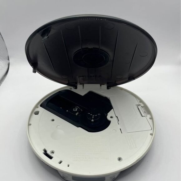 Sony Walkman - Portable CD Player - AM/FM Tuner - Black (D-FJ003/B) - Picture 4 of 6